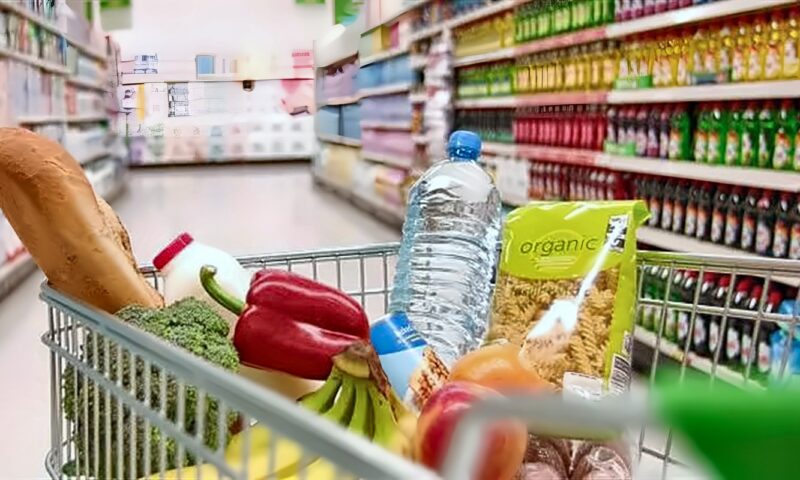 ما حكم بيع سلع قاربت صلاحيتها على الانتهاء في عروض ترويجية؟ الإفتاء تجيب