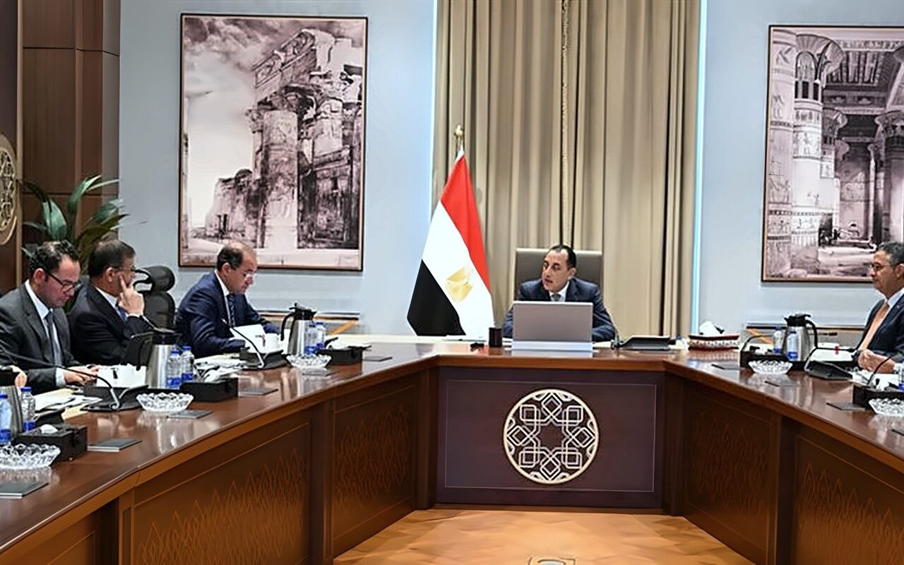 مدبولي يتابع موقف سداد مستحقات محصول قصب السكر للمزارعين.. ويناقش أسعار توريد السلع الاستراتيجية