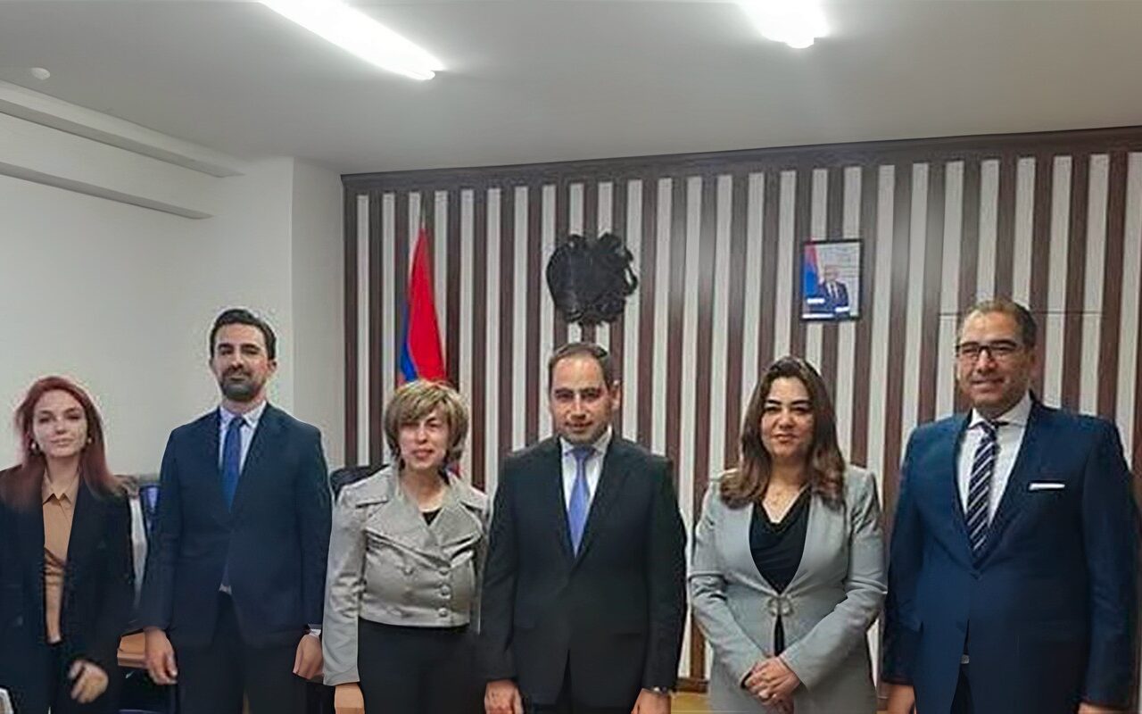 وزيرة التنمية المحلية والبيئة تبحث مع نظيرها الأرميني تبادل الخبرات في 4 مجالات