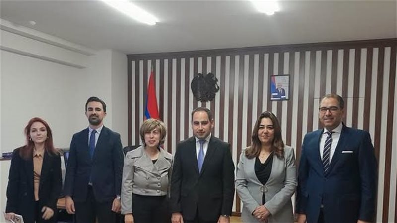 وزيرة التنمية المحلية والبيئة تبحث مع نظيرها الأرميني تبادل الخبرات في 4 مجالات
