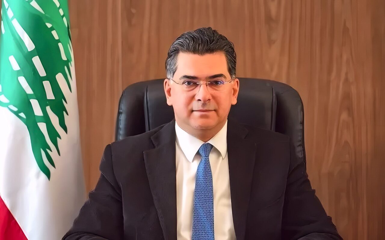 “الوزراء اللبناني”: نبحث إحالة شحنة متفجرات “حزب الله” للمجلس العدلي